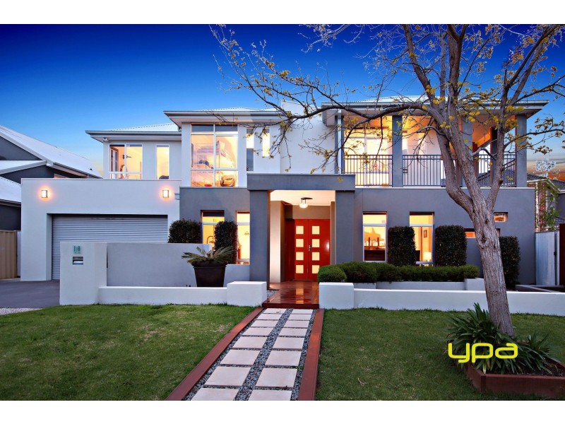 10 Catani Mews, Caroline Springs VIC 3023