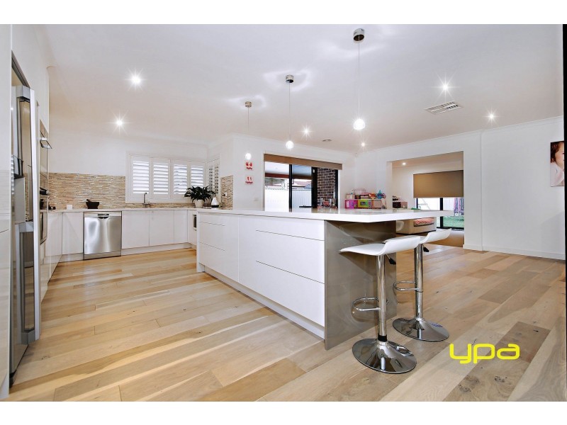 50 Edgbaston Parade, Caroline Springs VIC 3023