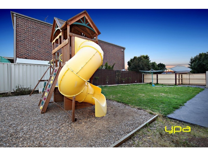 50 Edgbaston Parade, Caroline Springs VIC 3023