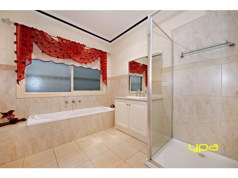 9 Lancelot Court, Hillside VIC 3037