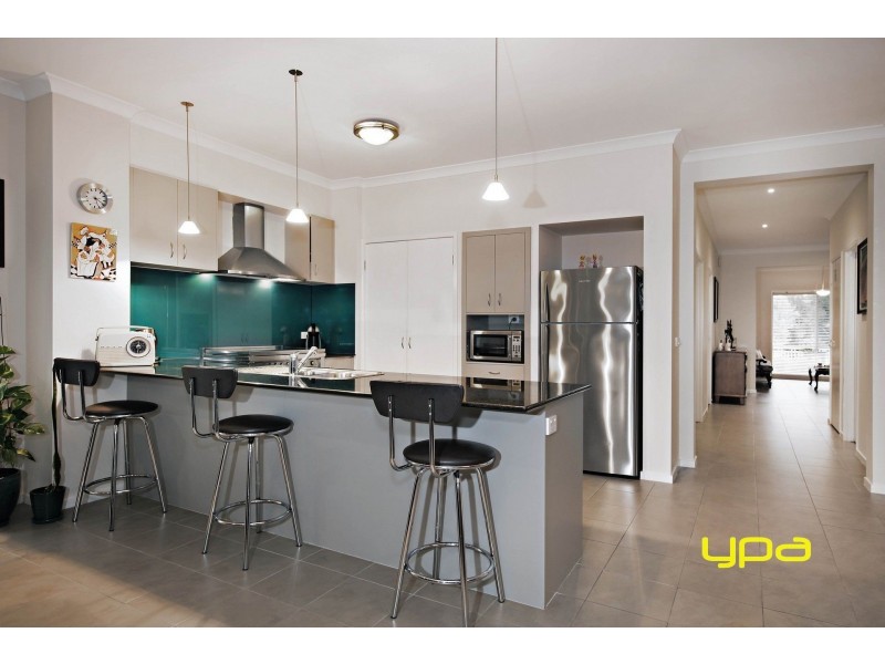 25 Coliban Gardens, Caroline Springs VIC 3023