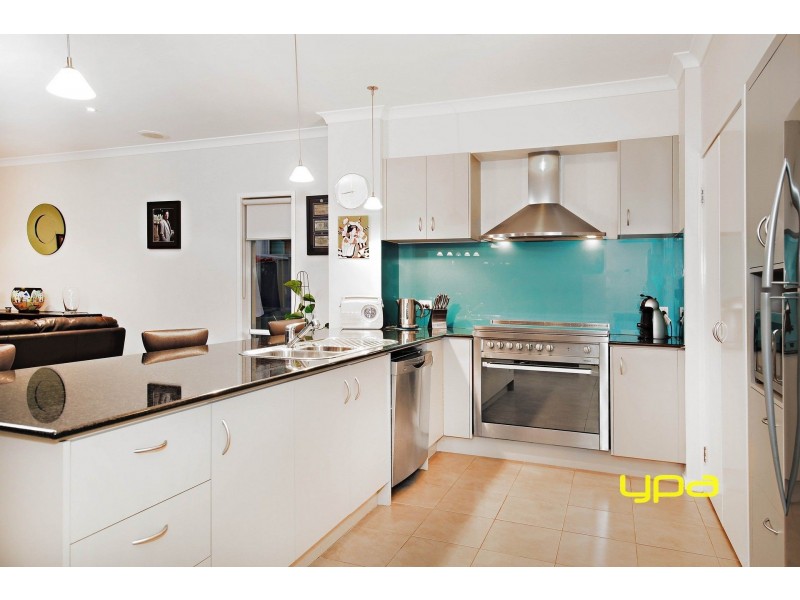 25 Coliban Gardens, Caroline Springs VIC 3023