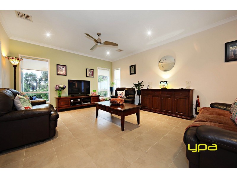 25 Coliban Gardens, Caroline Springs VIC 3023