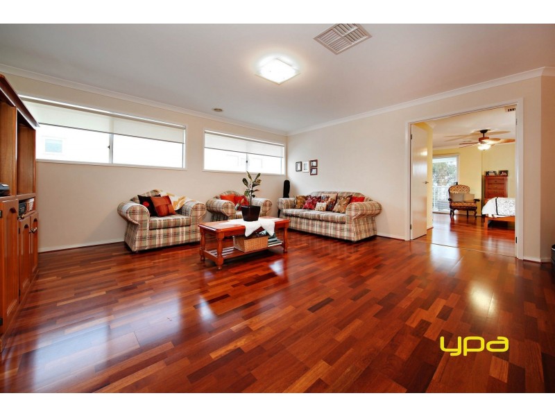 25 Coliban Gardens, Caroline Springs VIC 3023