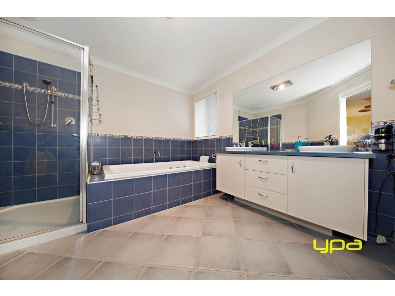 25 Coliban Gardens, Caroline Springs VIC 3023