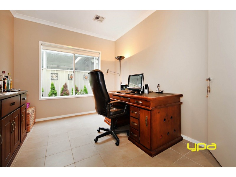 25 Coliban Gardens, Caroline Springs VIC 3023