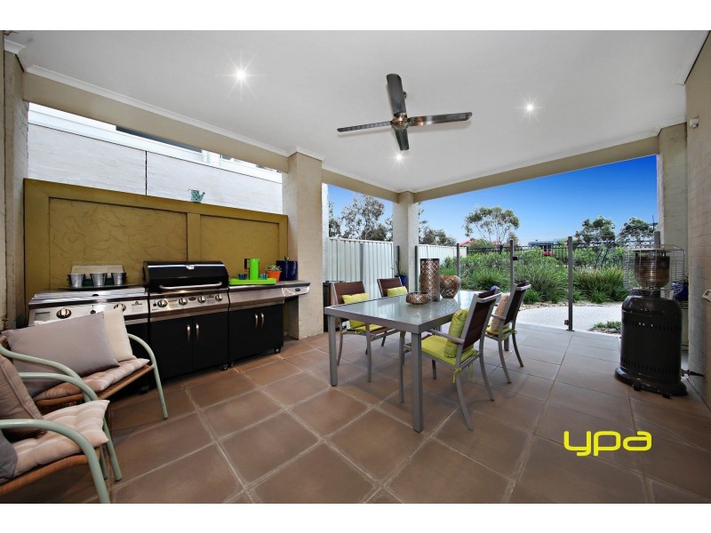 25 Coliban Gardens, Caroline Springs VIC 3023