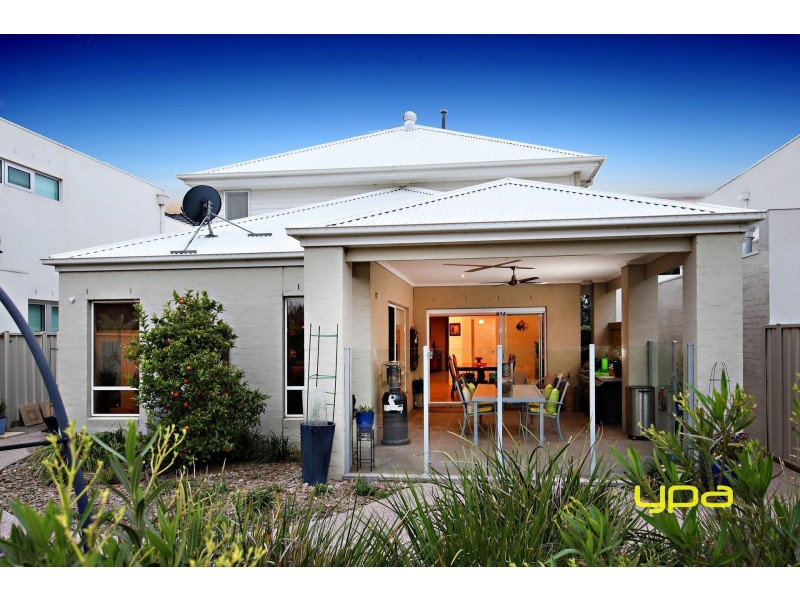 25 Coliban Gardens, Caroline Springs VIC 3023