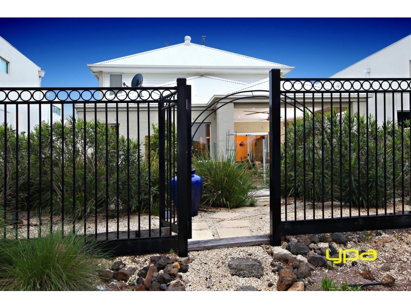 25 Coliban Gardens, Caroline Springs VIC 3023