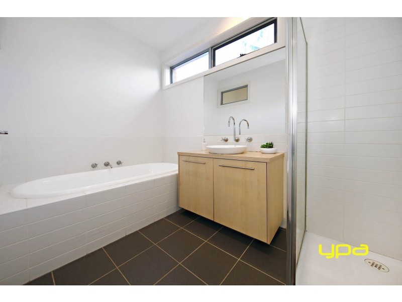 15 Cullen Terrace, Caroline Springs VIC 3023