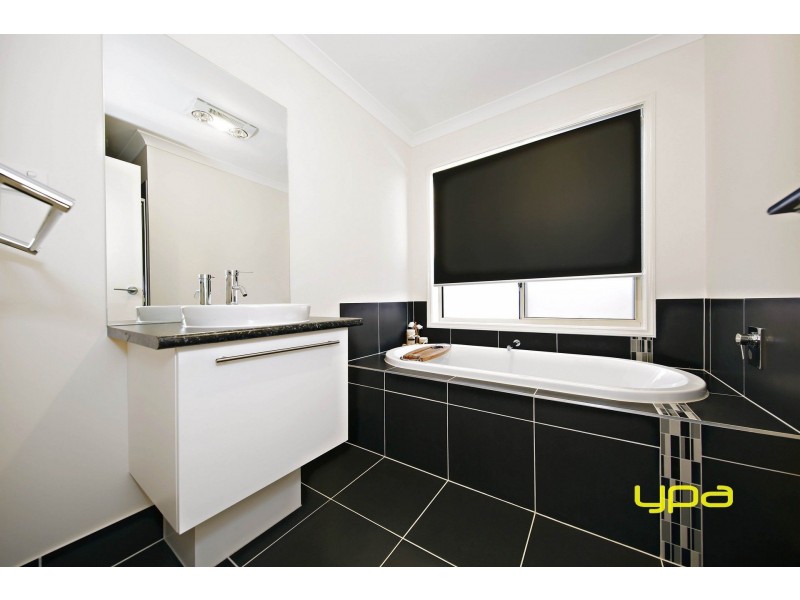 37 Keynes Circuit, Plumpton VIC 3335