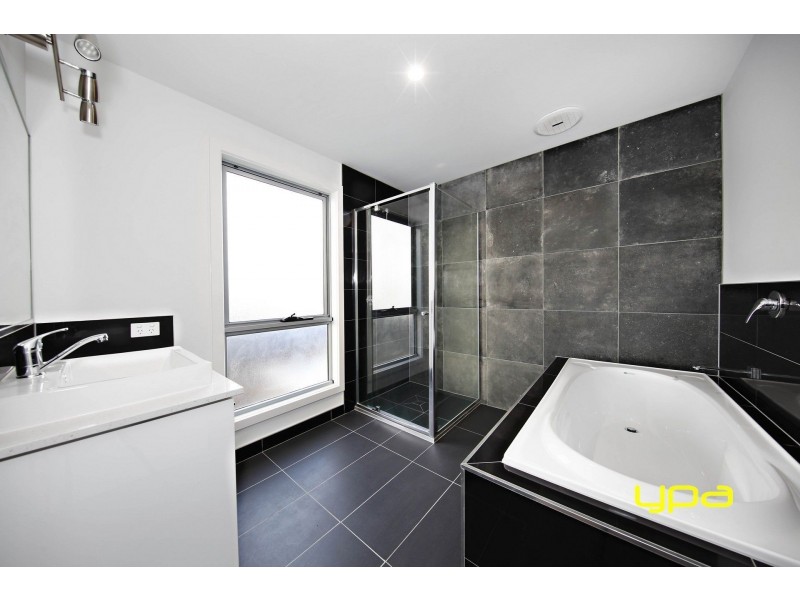 16 Dawkins Avenue, Plumpton VIC 3335