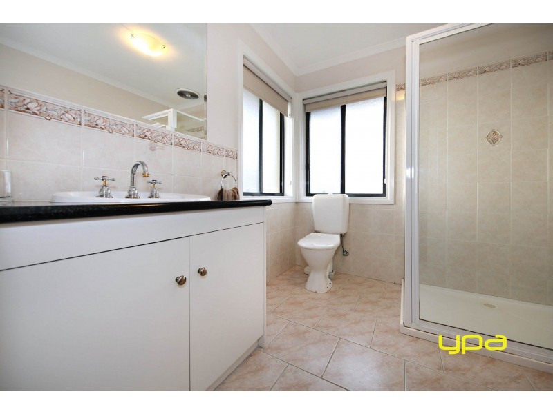 6 Englewood Court, Hillside VIC 3037