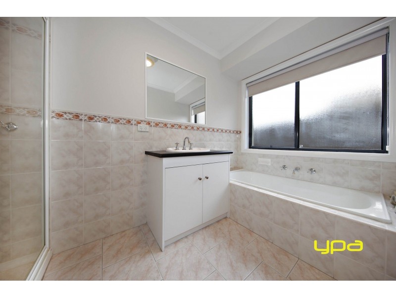 6 Englewood Court, Hillside VIC 3037