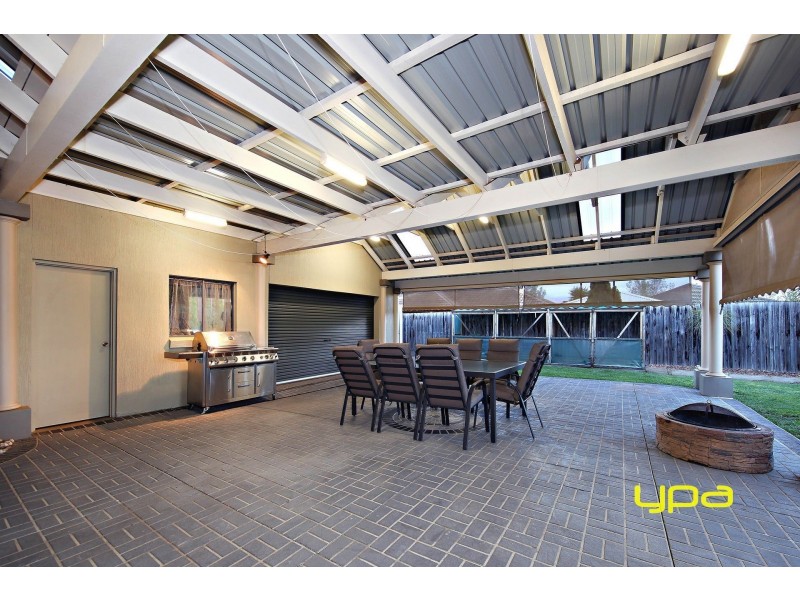 6 Englewood Court, Hillside VIC 3037