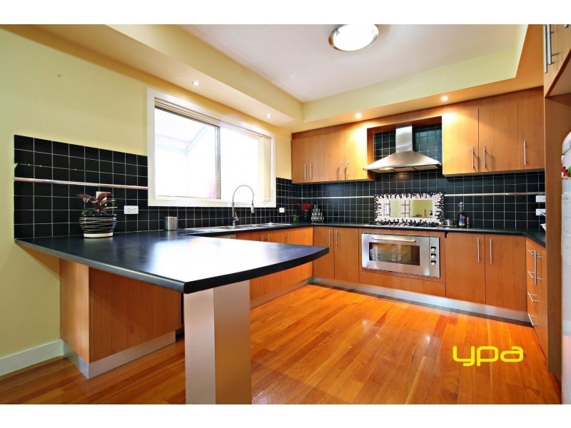 22 Yendon Close, Caroline Springs VIC 3023