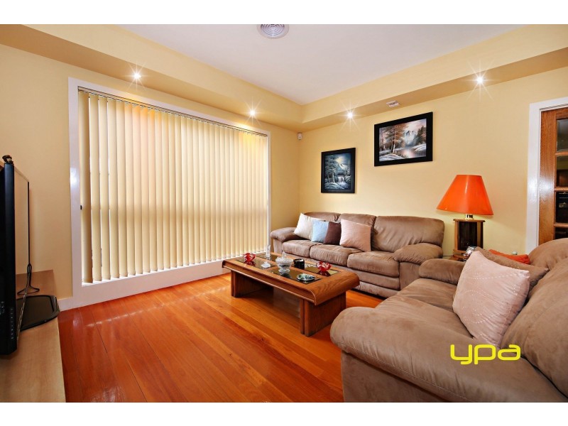 22 Yendon Close, Caroline Springs VIC 3023