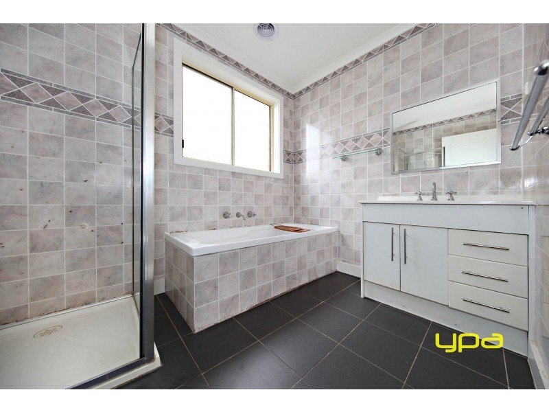 22 Yendon Close, Caroline Springs VIC 3023