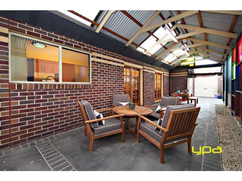 22 Yendon Close, Caroline Springs VIC 3023