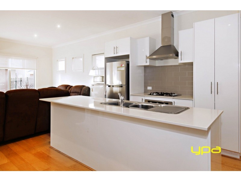 14 Kai Close, Caroline Springs VIC 3023