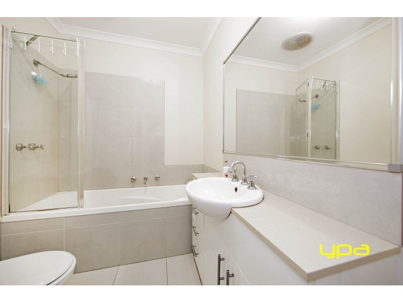 14 Kai Close, Caroline Springs VIC 3023