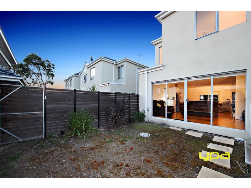 14 Kai Close, Caroline Springs VIC 3023