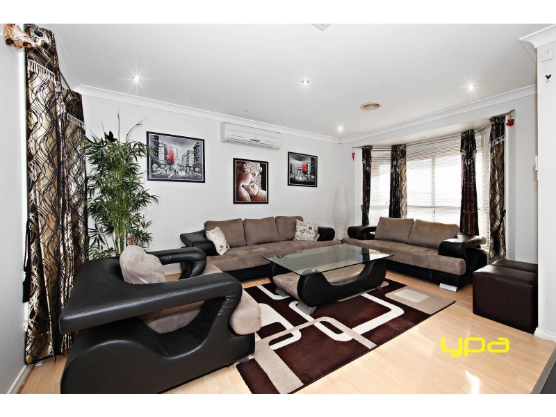 11 Strutt Place, Caroline Springs VIC 3023