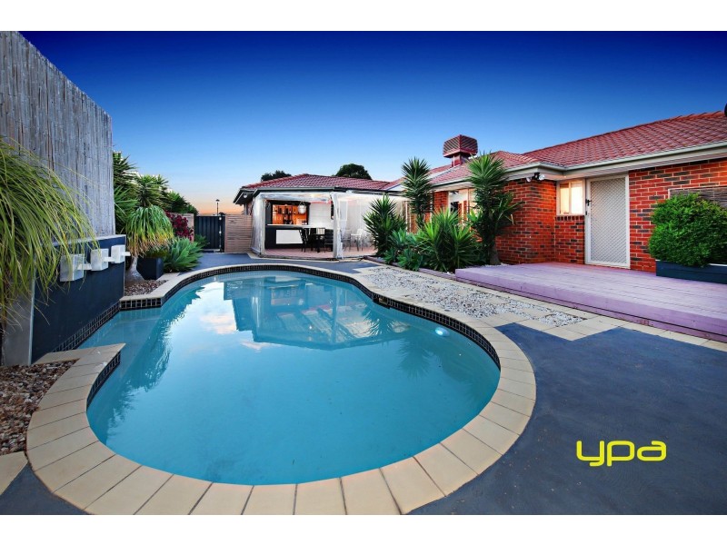 11 Strutt Place, Caroline Springs VIC 3023
