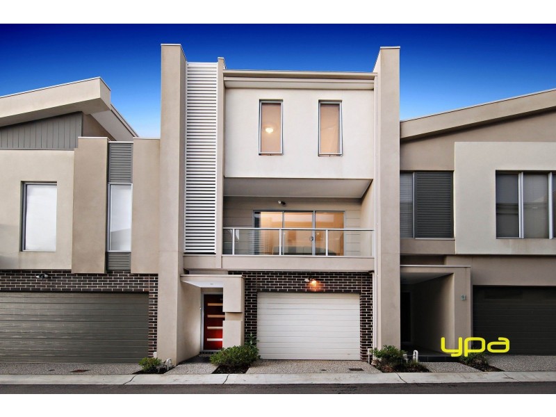 10/69-77 Lancefield Drive, Caroline Springs VIC 3023