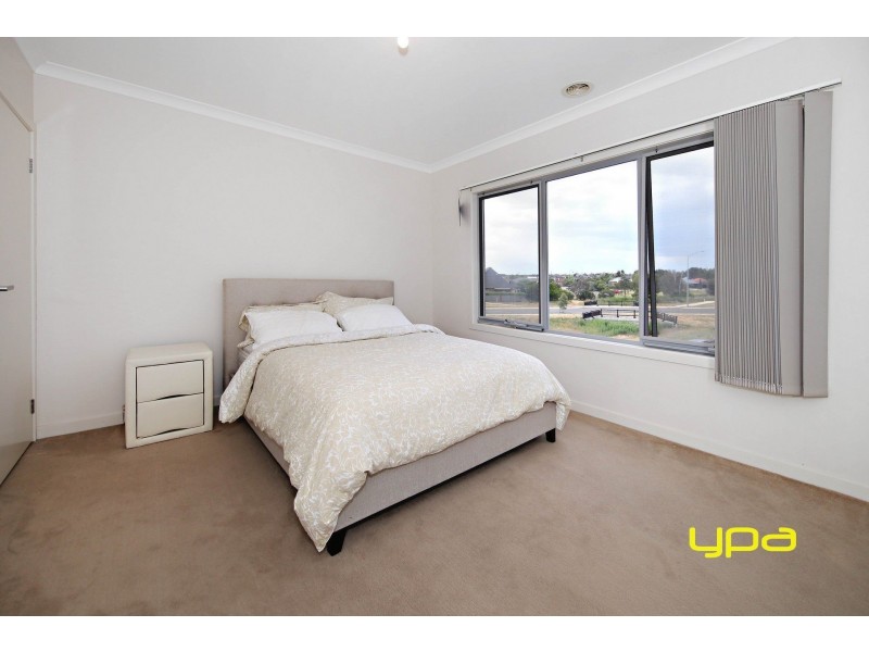 10/69-77 Lancefield Drive, Caroline Springs VIC 3023