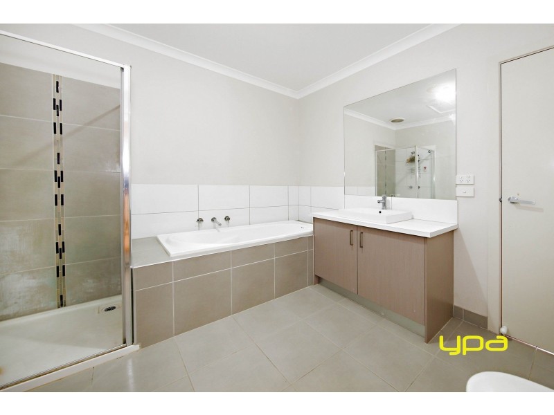 10/69-77 Lancefield Drive, Caroline Springs VIC 3023