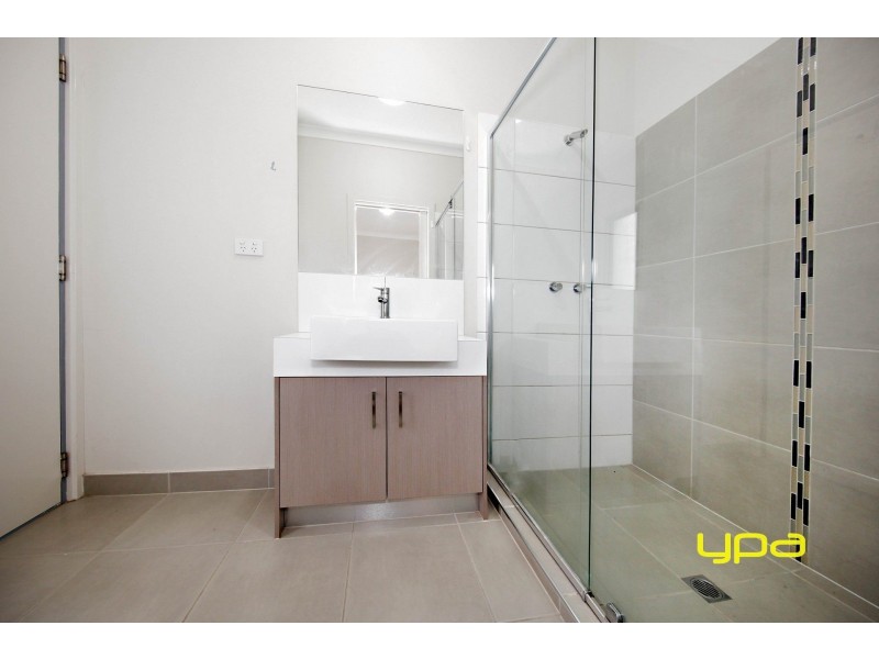 10/69-77 Lancefield Drive, Caroline Springs VIC 3023