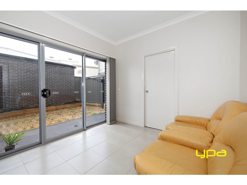 10/69-77 Lancefield Drive, Caroline Springs VIC 3023