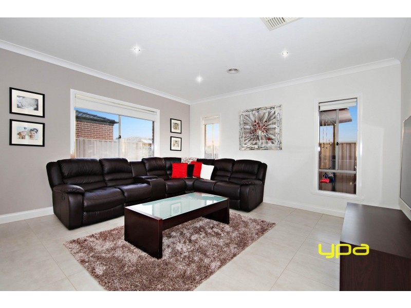 24 Rivoli Close, Plumpton VIC 3335