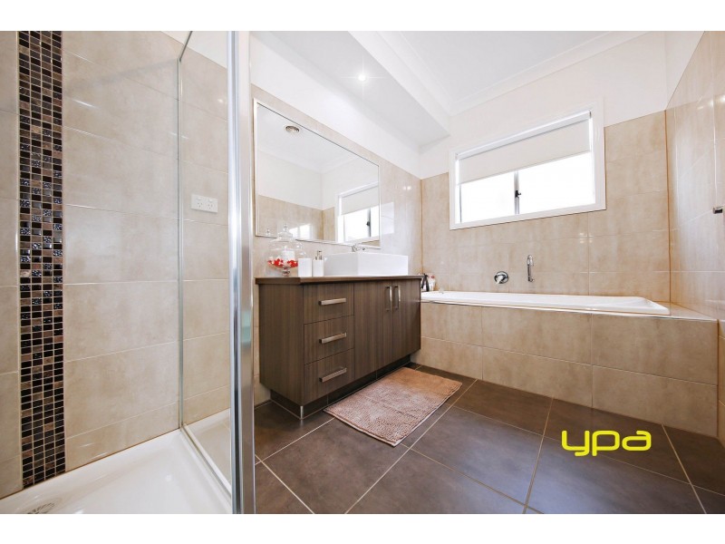 24 Rivoli Close, Plumpton VIC 3335