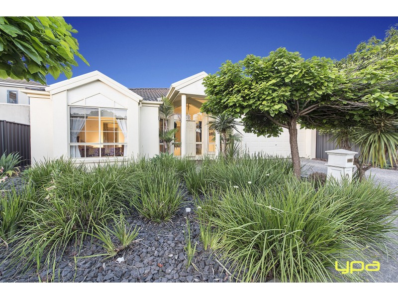 5 Cassan Way, Caroline Springs VIC 3023