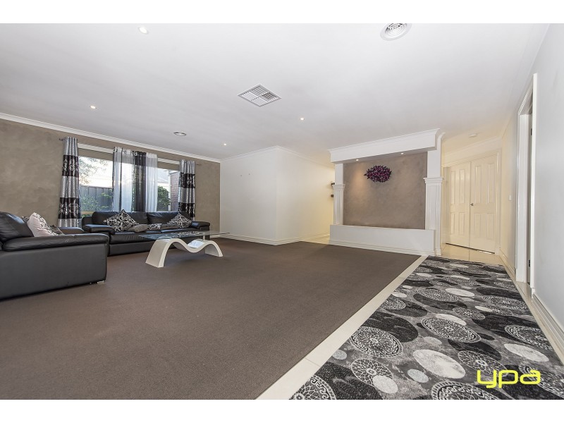 5 Cassan Way, Caroline Springs VIC 3023