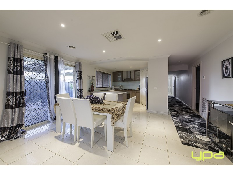 5 Cassan Way, Caroline Springs VIC 3023