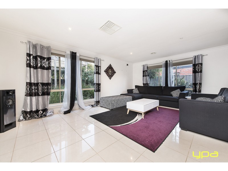 5 Cassan Way, Caroline Springs VIC 3023