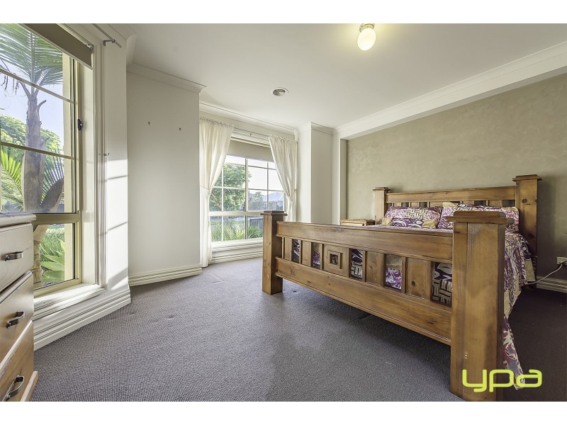 5 Cassan Way, Caroline Springs VIC 3023