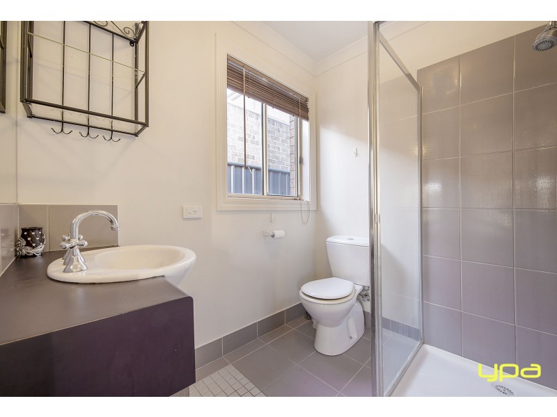 5 Cassan Way, Caroline Springs VIC 3023