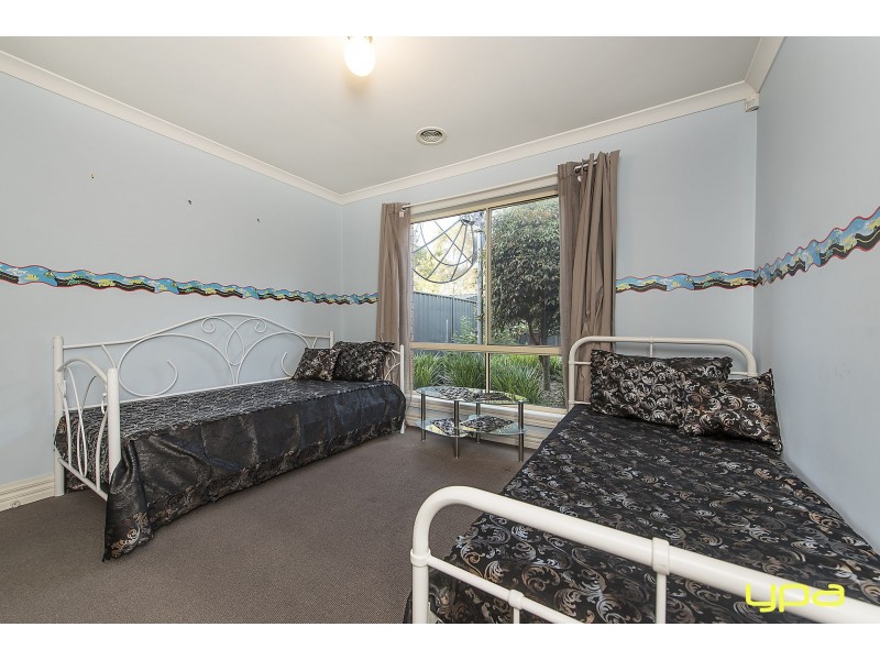 5 Cassan Way, Caroline Springs VIC 3023