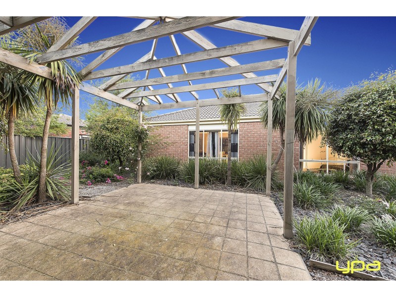 5 Cassan Way, Caroline Springs VIC 3023