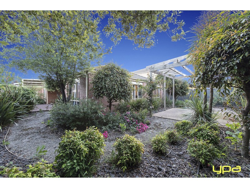 5 Cassan Way, Caroline Springs VIC 3023