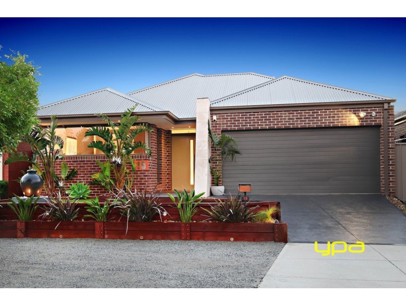 15 Mount Way, Caroline Springs VIC 3023