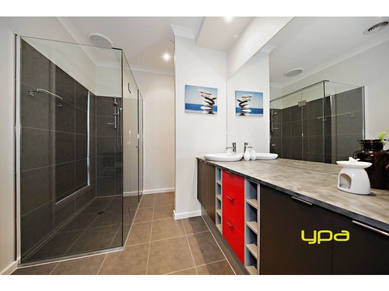 15 Mount Way, Caroline Springs VIC 3023