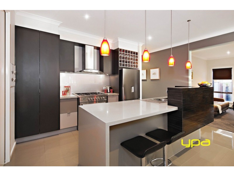 15 Mount Way, Caroline Springs VIC 3023