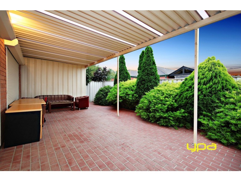 63 Northampton Crescent, Caroline Springs VIC 3023