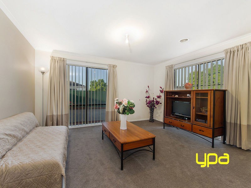 15 Strickland Crescent, Burnside VIC 3023