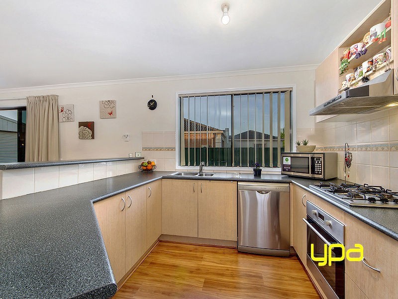 15 Strickland Crescent, Burnside VIC 3023